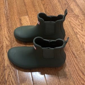 Hunter women’s Original Chelsea rain boot size 9
